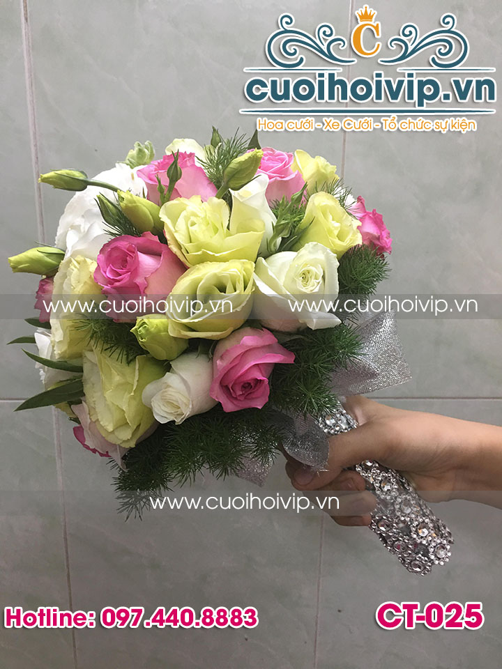 mẫu hoa cưới cầm tay