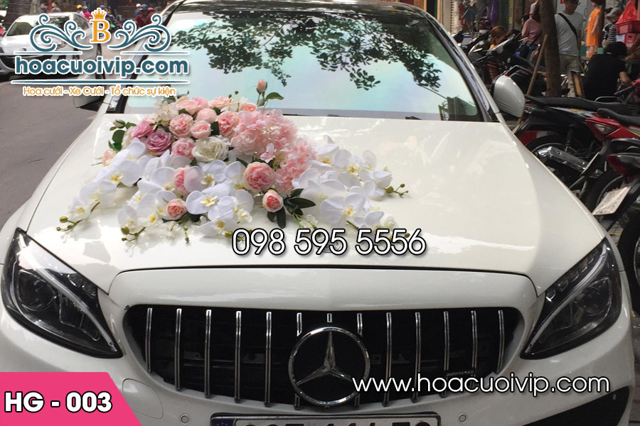 Trang trí xe hoa cưới bằng hoa lụa