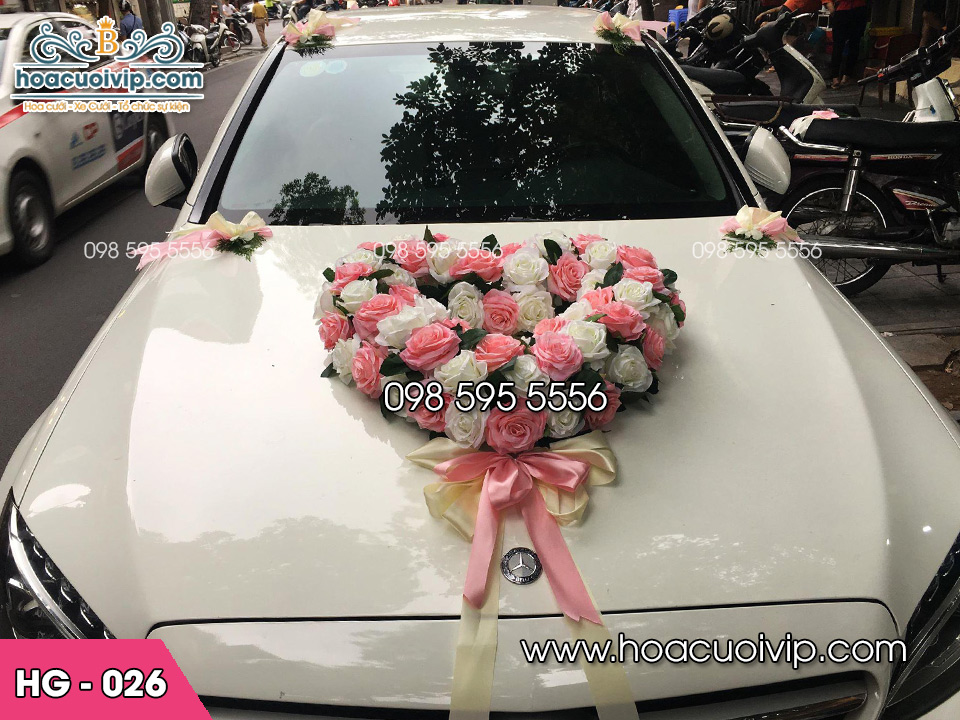 Trang trí xe cưới bằng hoa lụa