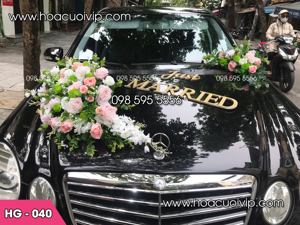 Trang trí xe hoa cưới bằng hoa giả