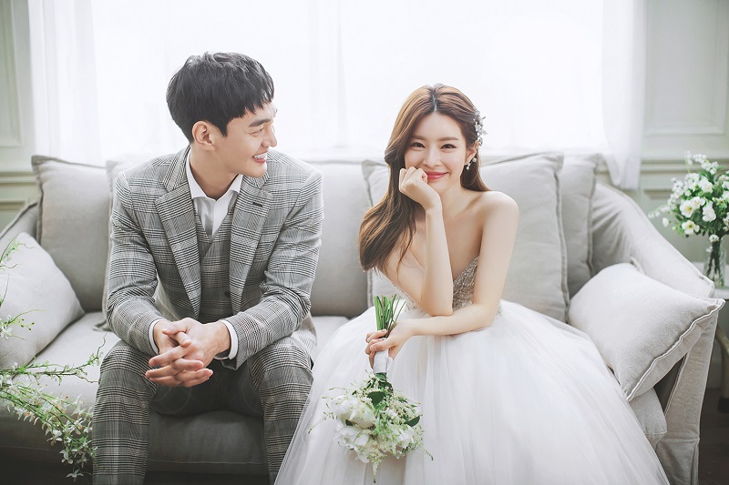 Váy cưới Hàn Quốc đơn giản sang trọng nhất 2023  Lucky Anh  Em