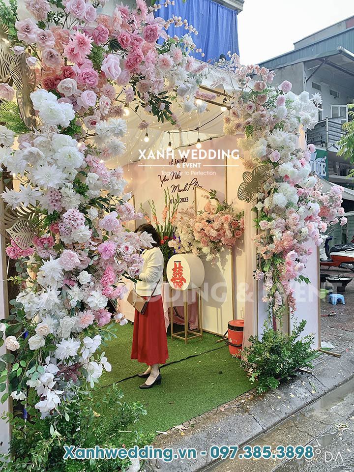 Cổng hoa đám cưới tone hồng pastel