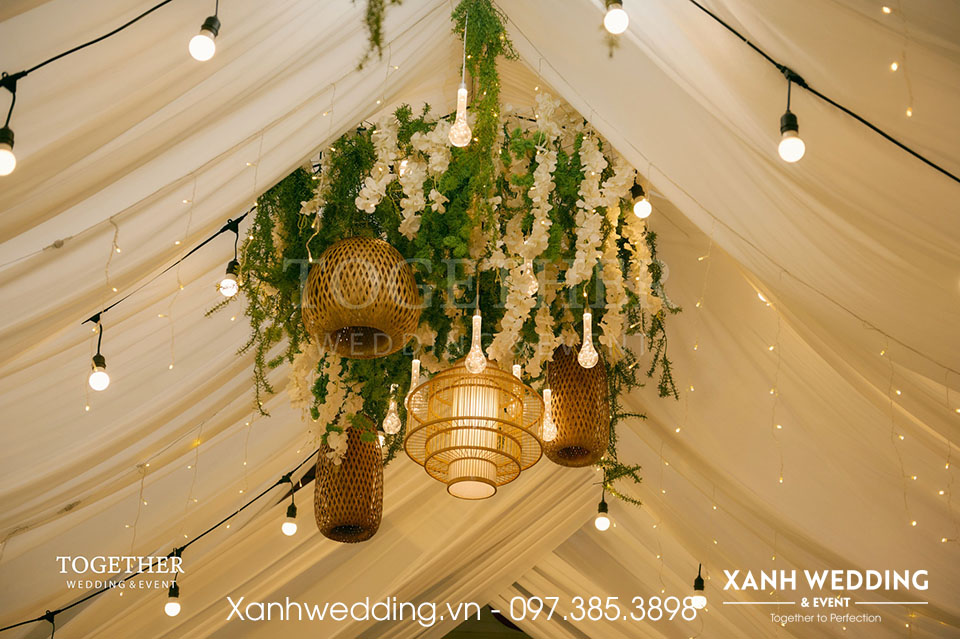 Đèn lồng trong trang trí trần nhà rạp đám cưới
